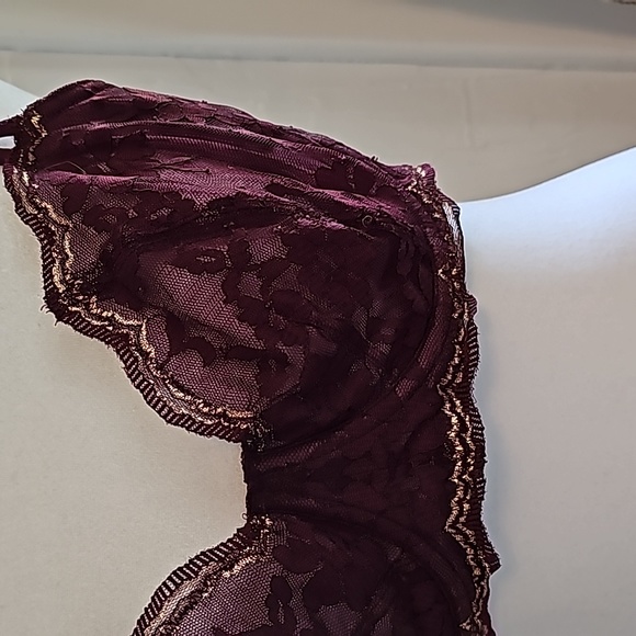 NWOT Victoria Secret push-up without padding. Lace. - Picture 8 of 9